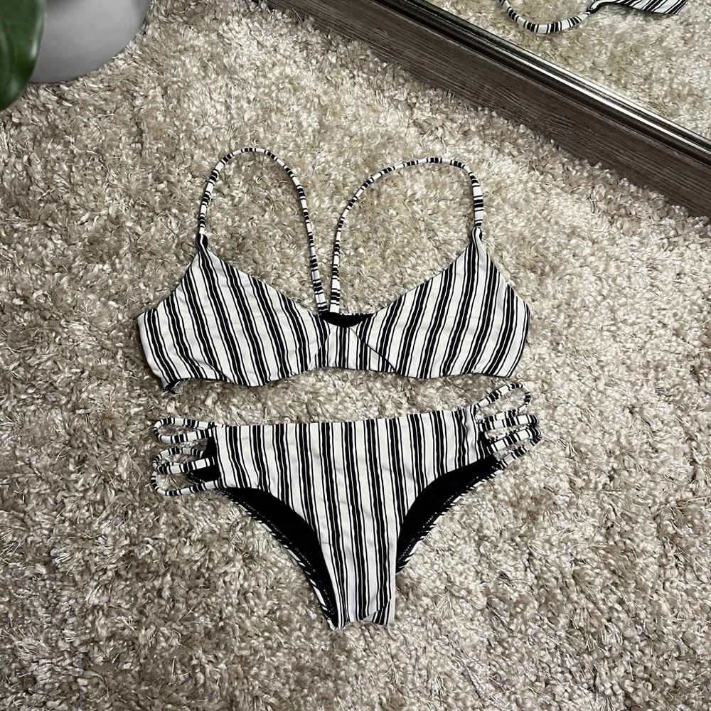 Billabong Bathing Suit || Color: Black & White || Size XS